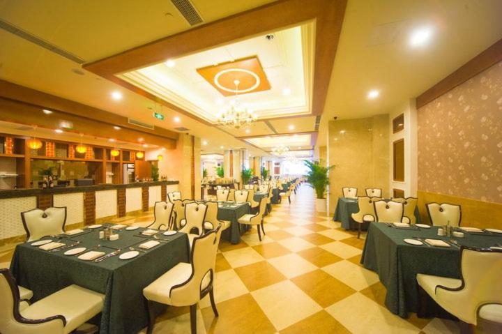 Hotel Ramada Chengdu North Restaurante foto